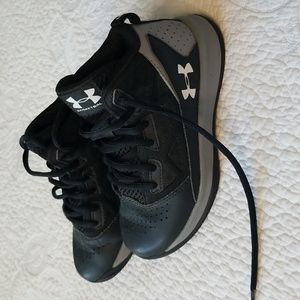 UNDER ARMOUR BASKETBALL SHOES